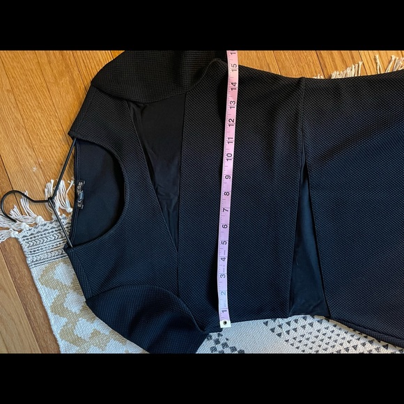 Express short sleeve black dress - Picture 5 of 6